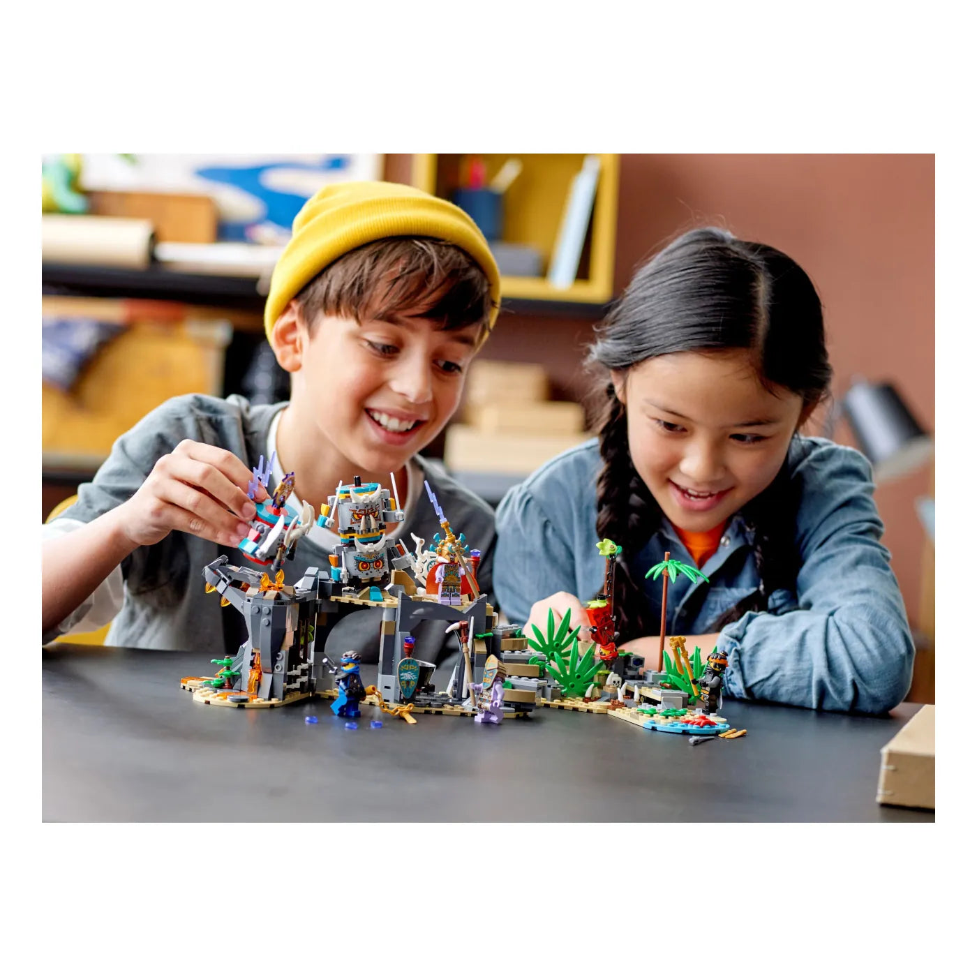 LEGO® NINJAGO® 71747 Das Dorf der Wächter